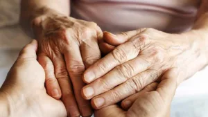 ¿Qué es la enfermedad de Parkinson que padecía el Indio Solari?