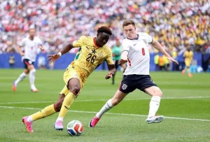 Inglaterra no pudo romper el cerrojo defensivo de Ghana y postergó su clasificación a los dieciseisavos de final