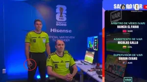 Racismo en el Mundial: la FIFA investiga al árbitro Shaun Evans por un gesto vinculado al supremacismo blanco