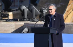 javkin monumento dia de la bandera