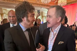 Milei celebra con anticipación la independencia... de Estados Unidos con Lamelas, el embajador