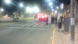 Un motociclista falleció en un choque contra un colectivo en la zona sur