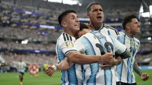 Se emborrachó para festejar la victoria de la Selección Argentina, agarró una retroexcavadora y provocó un desastre