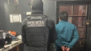 Detuvieron a un hombre que robaba tarjetas de crédito de un gimnasio y utilizaba un posnet en el lugar