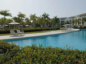 Rosario a Punta Cana sin escalas: cómo es la "ciudad flotante" del gigante Meliá y los secretos naturales del Caribe