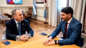Legislatura: piden detalles sobre el encuentro entre el gobernador Pullaro y el embajador de Estados Unidos