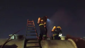 Alarma: operativo de bomberos por reacción química en estructura industrial de Puerto San Martín