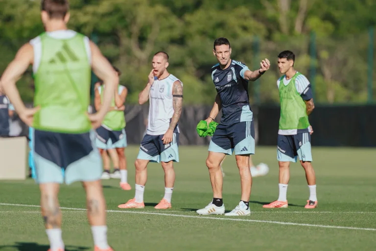 Argentina inicia el camino hacia la defensa del título frente a Argelia en el debut mundialista