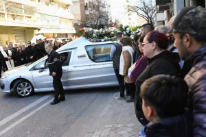 Tristeza y dolor en el velorio del policía que fue asesinado de un piedrazo en un partido de fútbol en Carcarañá