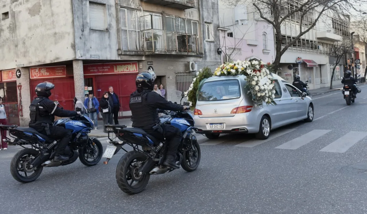 Tristeza y dolor en el velorio del policía que fue asesinado de un piedrazo en un partido de fútbol en Carcarañá