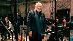 A los 88 años, Anthony Hopkins, astro del cine con décadas de carrera, lanza su primer álbum de música clásica 