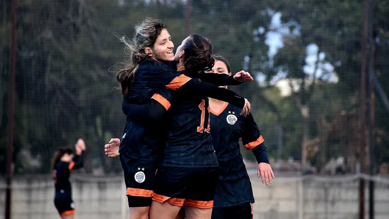 Adiur cumplió con su parte, goleó a Argentino de San Lorenzo y se clasificó a las semifinales de la Copa Santa Fe