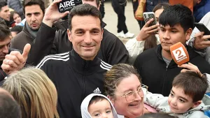 El emotivo regreso de Lionel Scaloni a Pujato tras el Mundial 2026 reabre los interrogantes sobre su continuidad en la Selección