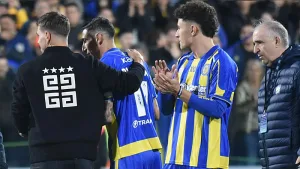 Giovani Lo Celso fue homenajeado por Central en la previa del partido con Racing por su participación mundialista con Argentina
