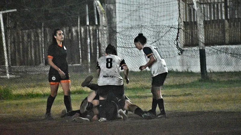 Social Lux se hizo fuerte como local ante Adiur y se llevó la ida de las semifinales de Copa Santa Fe