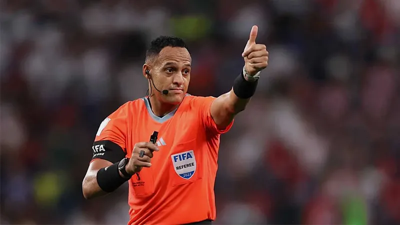 Quién es Ismail Elfath, el árbitro estadounidense designado para el duelo Argentina-Inglaterra