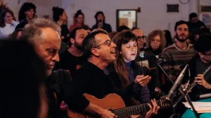 Juan Quintero presenta en Rosario “Bingo para cantar”, una celebración colectiva que parte de la música  