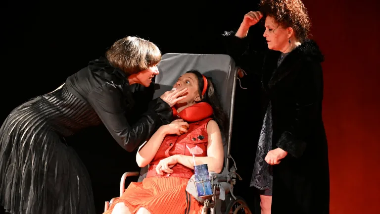 El Festival de Teatro de Rafaela renovó su virtuoso ritual y sumado a la euforia mundialista agotó todas las funciones