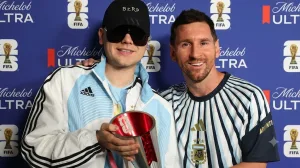 Tras la histórica remontada ante Egipto, Bizarrap le entregó el premio MVP a Lionel Messi: “Te amo para siempre”