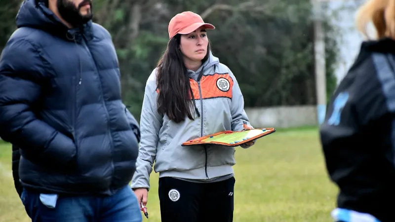 Mailén Lista Fernández , entrenadora de Adiur, que arranca su participación en el Regional Amateur