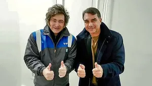 Milei y Flavio Bolsonaro, en la Argentina.