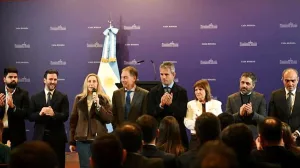 Milei reunió en la Rosada a los legisladores libertarios, pero Karina fue la voz cantante del encuentro