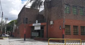 Un alumno llevó un revólver dentro de la mochila a una escuela de zona noroeste