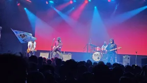El flaco Skay versus la tristeza