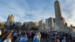 Una menor de 13 años se cayó del Puente del Pasaje Juramento durante los festejos por el triunfo de la selección