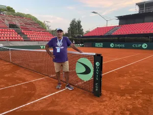 Del arco a la silla de árbitro: la historia de Omar Descarrega, el rosarino que llegó a la elite del tenis