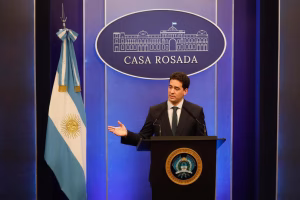 Ravier desmintió la frase "país bananero": negó críticas a Messi y al plantel por la bandera de Malvinas