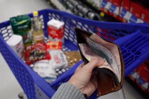 Junio dejó otro mazazo al bolsillo: la canasta básica superó los $2 millones