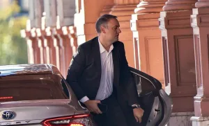 Sin fin: Adorni no es más funcionario, pero el Estado le sigue pagando custodia policial