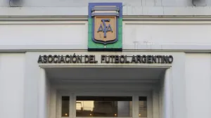 La AFA sufrió un hackeo y divulgó mails denunciando al arbitraje ante Egipto