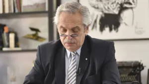 Alberto Fernández cruzó a Milei por su viaje a Brasil: “Insultar al presidente de un país hermano no tiene perdón”