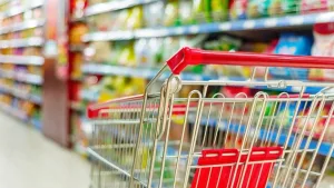 El consumo masivo volvió a caer en junio: cuánto fue el descenso en el primer semestre