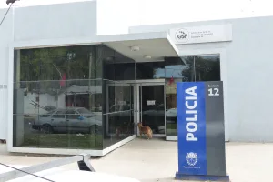 Se fugó un detenido de la comisaría 12ª tras agredir a dos policías