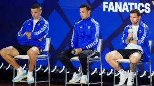 Scaloni, el Dibu y Messi