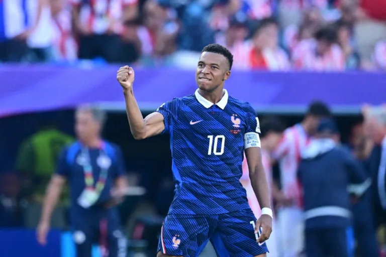 Francia rompió el cerrojo de Paraguay con un penal de Mbappé y avanzó a cuartos, instancia en la cual enfrentará a Marruecos