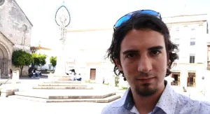 Un ingeniero argentino fue asesinado en España por un hombre que sospechaba que su pareja le era infiel con él