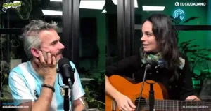 El aula como trinchera cultural: cómo la música abraza a los pibes de barrio Ludueña