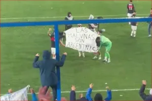 Tigre replicó a la Selección argentina con una bandera sobre las Islas Malvinas