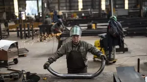 El mercado laboral sigue en rojo: casi 370.000 empleos menos y más de 28.000 empresas cerradas