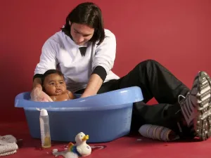 La foto de Messi bañando a Lamine Yamal es real y fue parte de una campaña de Unicef