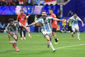 Lionel Messi: "Estar dos a cero en contra es difícil, pero este grupo no baja los brazos nunca e intenta hasta el final"
