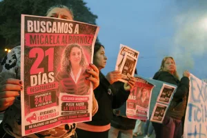 A 21 días de la desaparición de Micaela Albornoz, su familia volvió a manifestarse para que la Justicia profundice la búsqueda