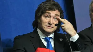 Milei escribió una columna en Clarín para explicar su reforma del Banco Central