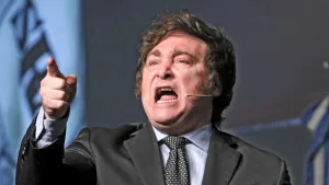 Desencajado: Milei interrumpió una entrevista para insultar desaforadamente a un ex ministro del gobierno de Duhalde