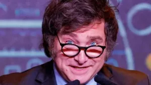 La confianza en el gobierno cayó a mínimos en la era Milei por el derrumbe en su núcleo duro