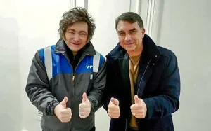 Milei y nuevo viaje para respaldar a ultraderechistas: primera escala en Brasil con el hijo de Bolsonaro